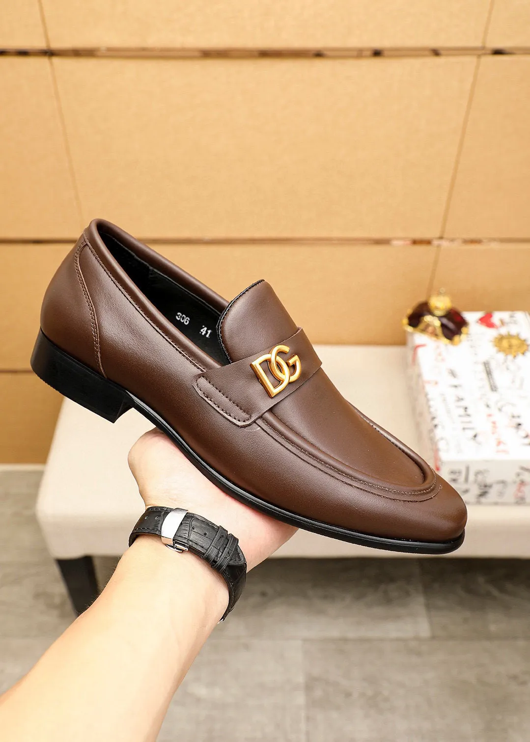 Men's clothing and shoes 💰460 💐DG top quality🔍🔍Men's new leather shoes🚹Sold simultaneously at counters⚠The uppers are imported open-edge beaded cowhide leather uppers from Italy, fully imported cowhide leather lining + classic hardware buckles, completely 1⃣️to 1⃣️reproduction🇮🇹💪💪, ⚠ Sole: The original sole is specially provided by the original factory. The exclusive movable molded sole is super comfortable. ⚠The original factory follows the order, 🔍🔍high quality, you can enter and exit the counter at will, welcome to compare⚠Size: 38-44 (45.46🉑️Customized)